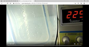 Hoch perlendes H2-Gas an der Elektrode