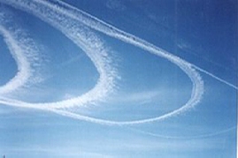 Mehrere parallele Chemtrails-Umkehrflge; Bild aus Homepage W. Thomas