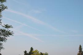 30.05.2004: 10 Uhr 06: Richtung Bodensee-Schweiz werden gezielte Gittermuster aufgebaut, die sich durch Ausbreitung in 1-3 Stunden zu einer Wolkenwand schlieen