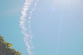 09.06.2004: 10 Uhr 40-36, Ausdehnung eines Chemtrails; Vorbeiflug ca. 10 Uhr 39-50