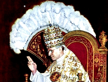 Pius XII bei seiner Krung 1939 mit Tiara und Fabellum